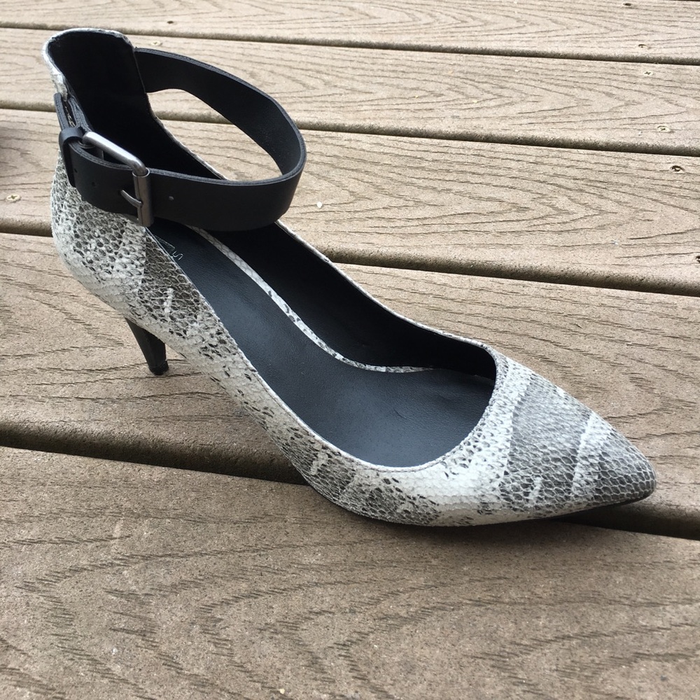 Snake Pumps - Picture 4 of 4